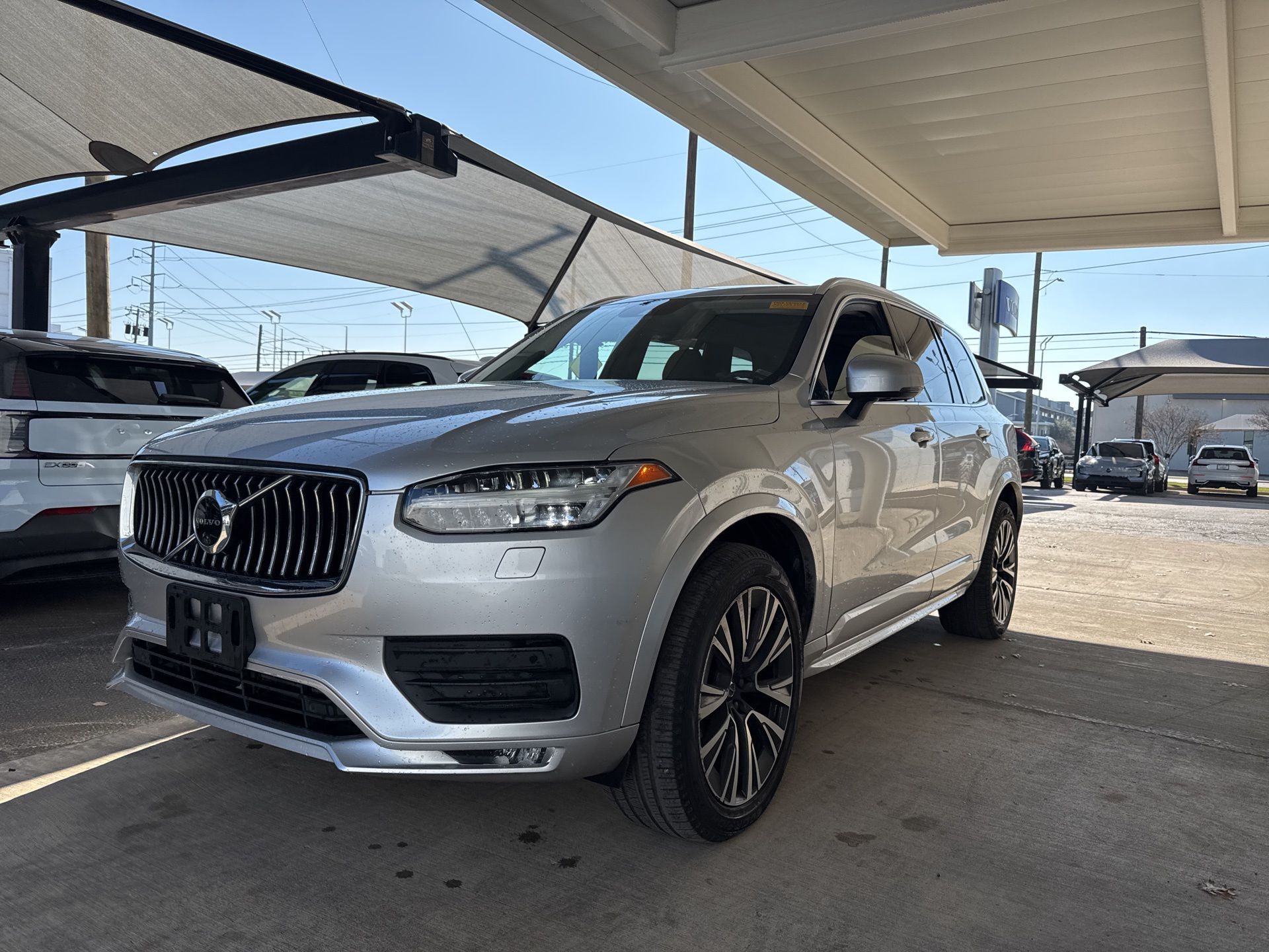 2020 Volvo XC90 Momentum's photo