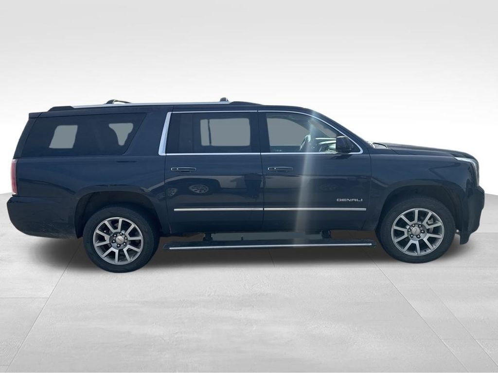 2019 Gmc Yukon XL Denali photo 2