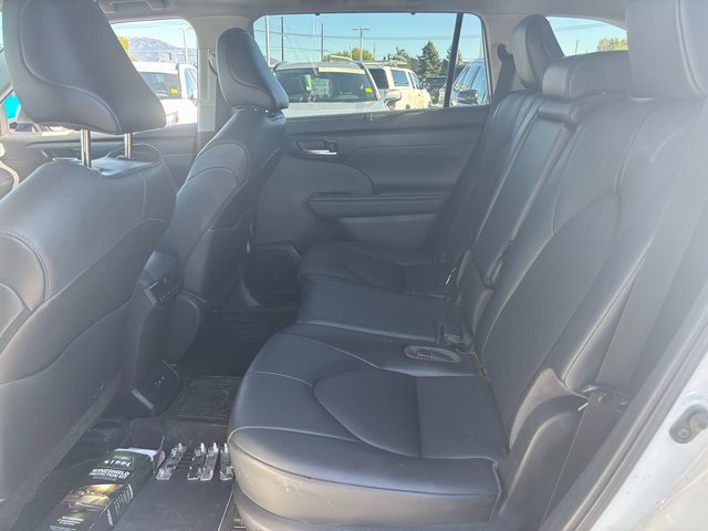2021 Toyota Highlander XLE photo 3