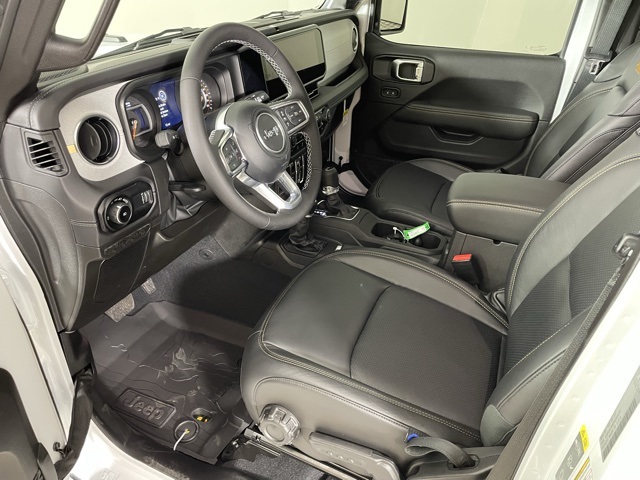 2025 Jeep Wrangler Sahara photo 16