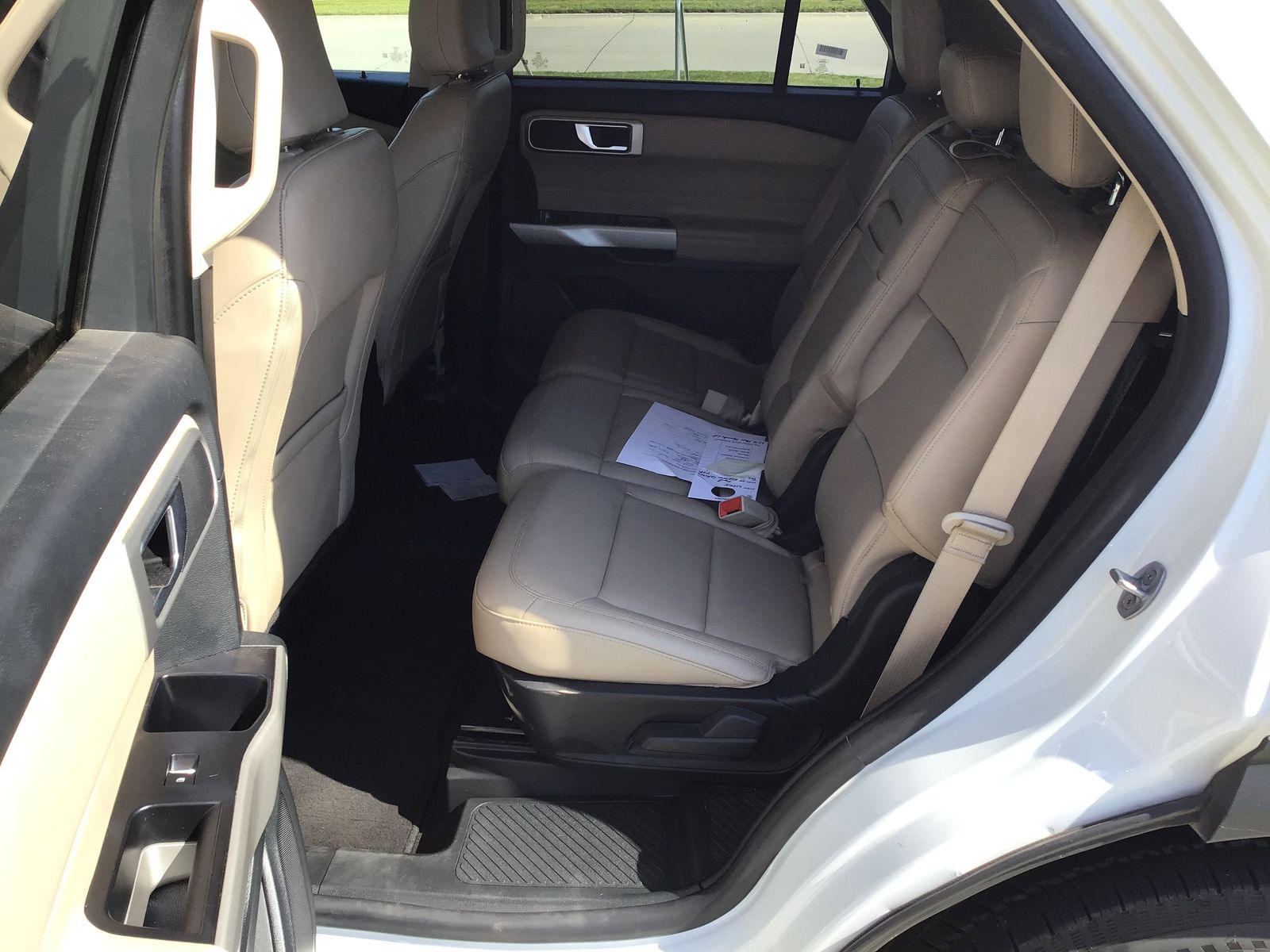 2024 Ford Explorer XLT Sport photo 2