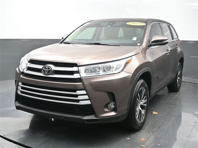 2019 Toyota Highlander LE Plus's photo