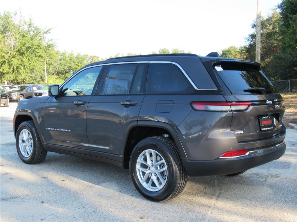 2025 Jeep Grand Cherokee Laredo X photo 3