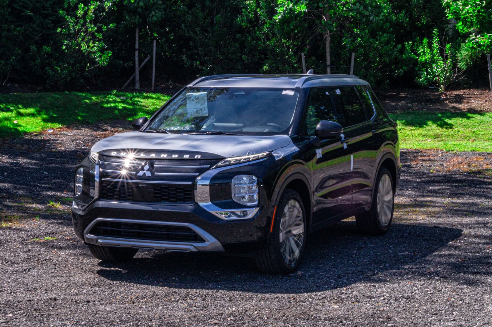 2025 Mitsubishi Outlander SEL Platinum Edition's photo