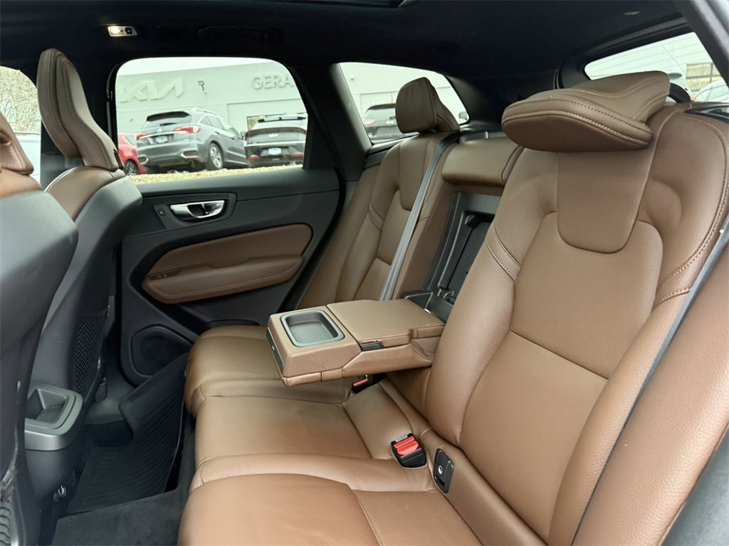 2020 VOLVO XC60 - Image 31