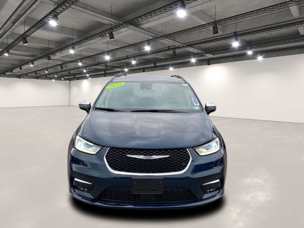 2023 Chrysler Pacifica Limited photo 2