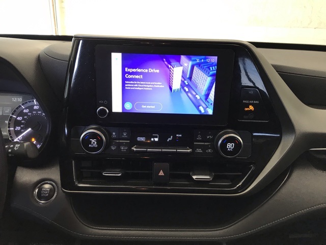 2023 Toyota Highlander L photo 17