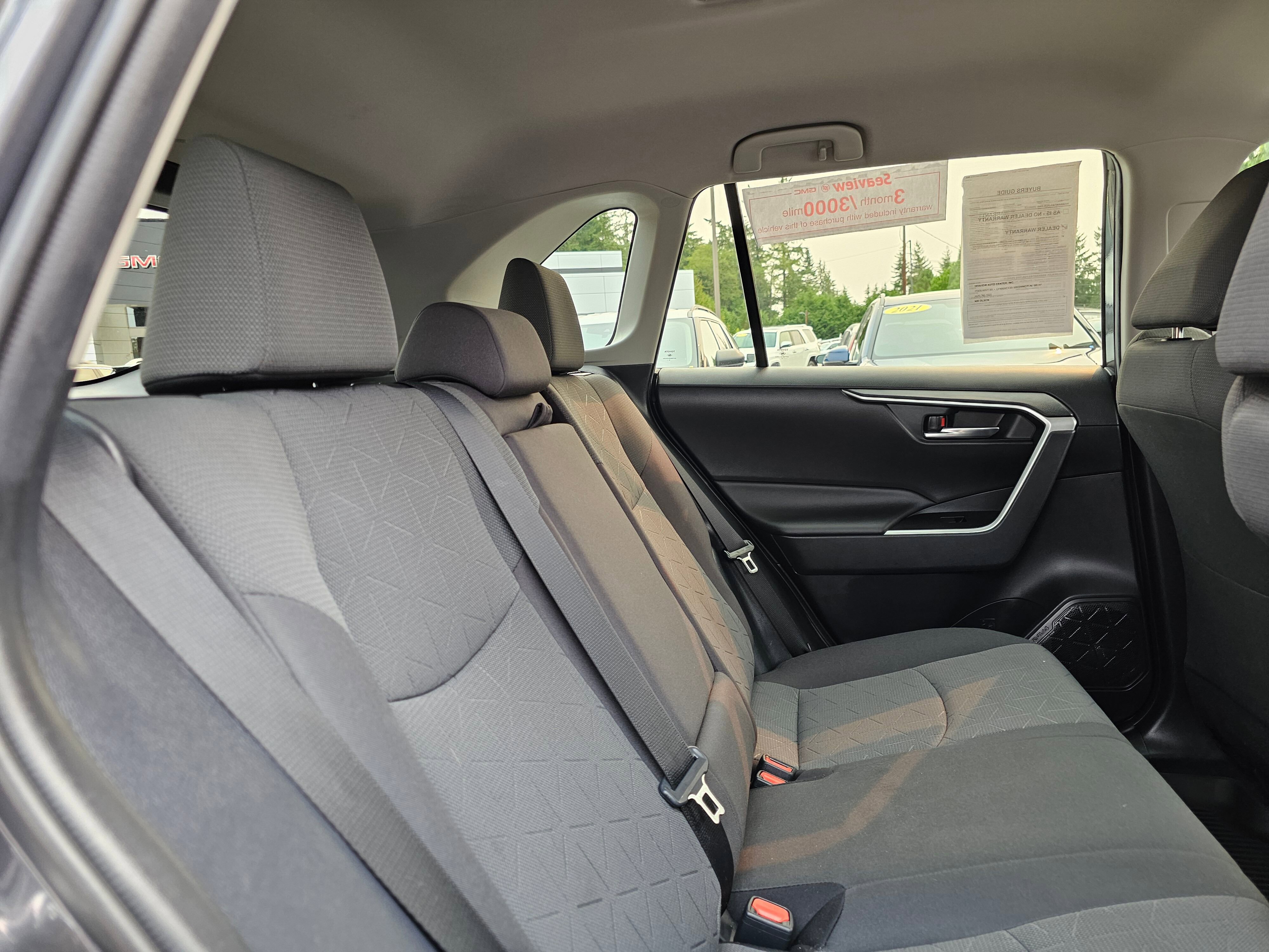 2020 Toyota RAV4 XLE photo 3