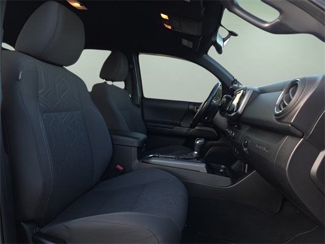 2016 Toyota Tacoma TRD Sport photo 14