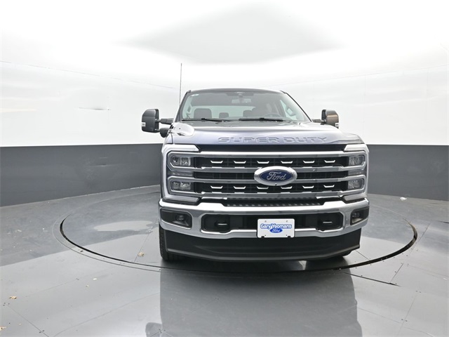 2025 Ford F-350 Lariat photo 2