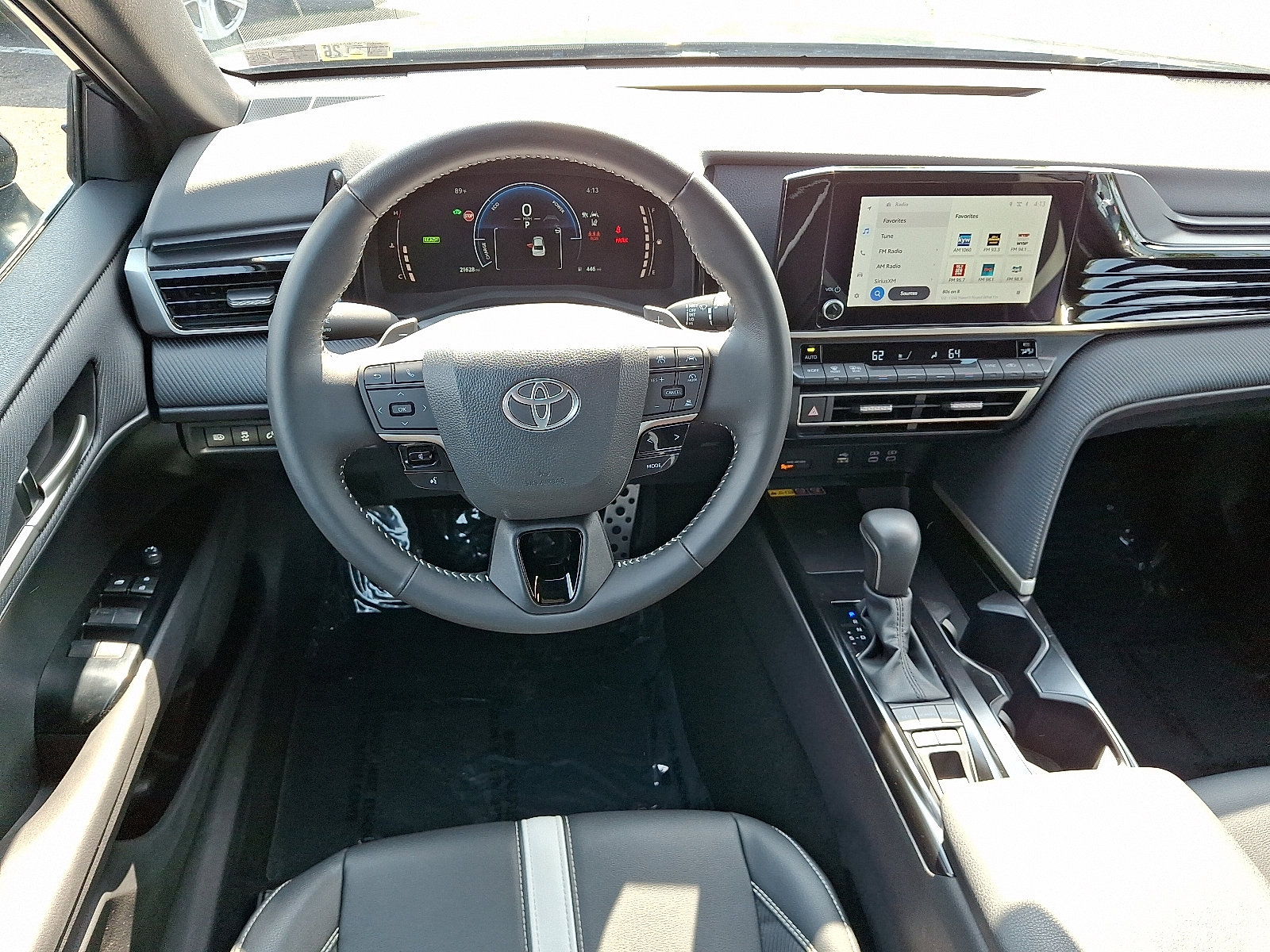 2025 Toyota Camry SE photo 8