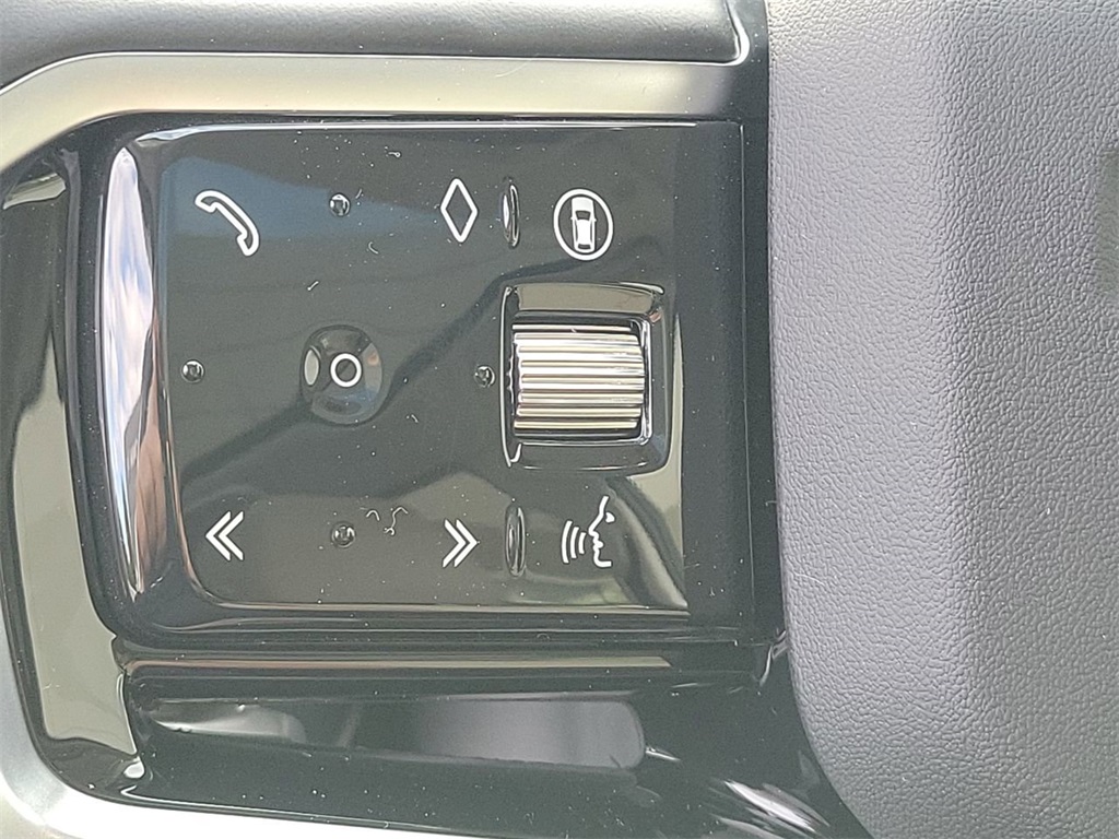 2025 Land Rover Discovery Sport S photo 4
