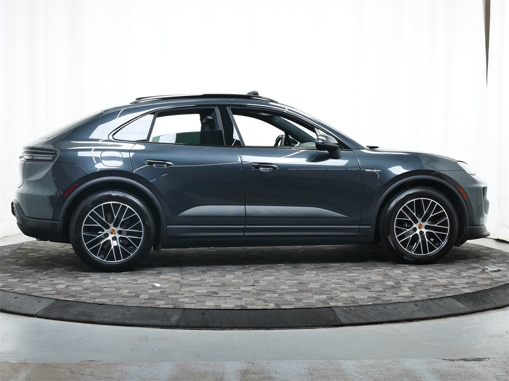 2025 Porsche Macan Electric 4 photo 6