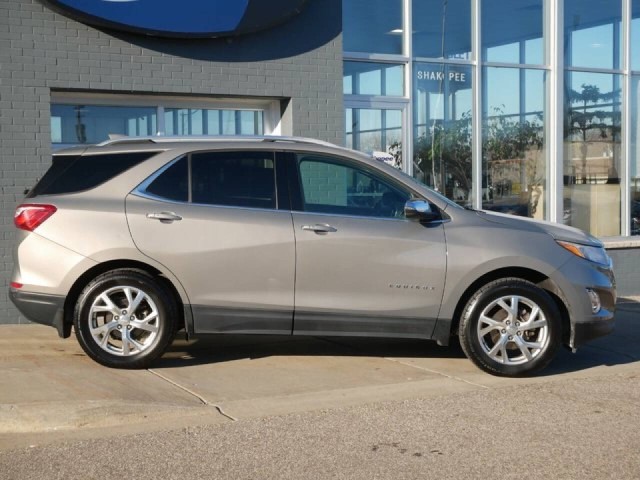 Used 2018 Chevrolet Equinox Premier with VIN 3GNAXVEV6JS638739 for sale in Shakopee, Minnesota