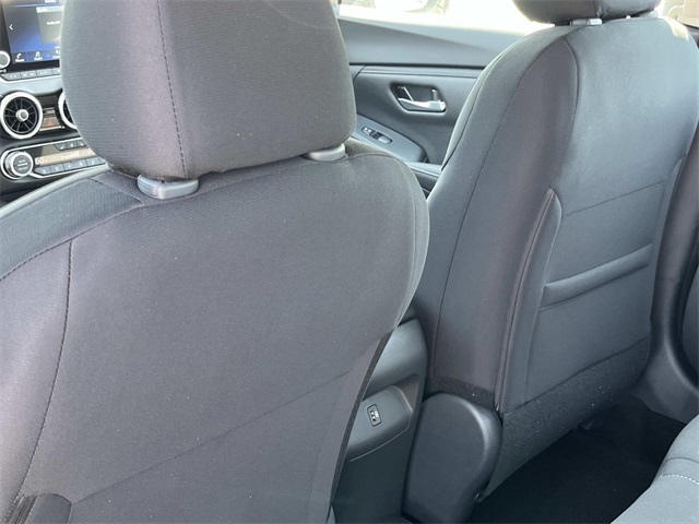 2025 Nissan Sentra SV photo 17