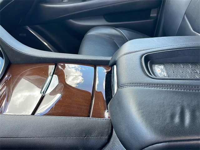 2017 Cadillac Escalade Luxury photo 21