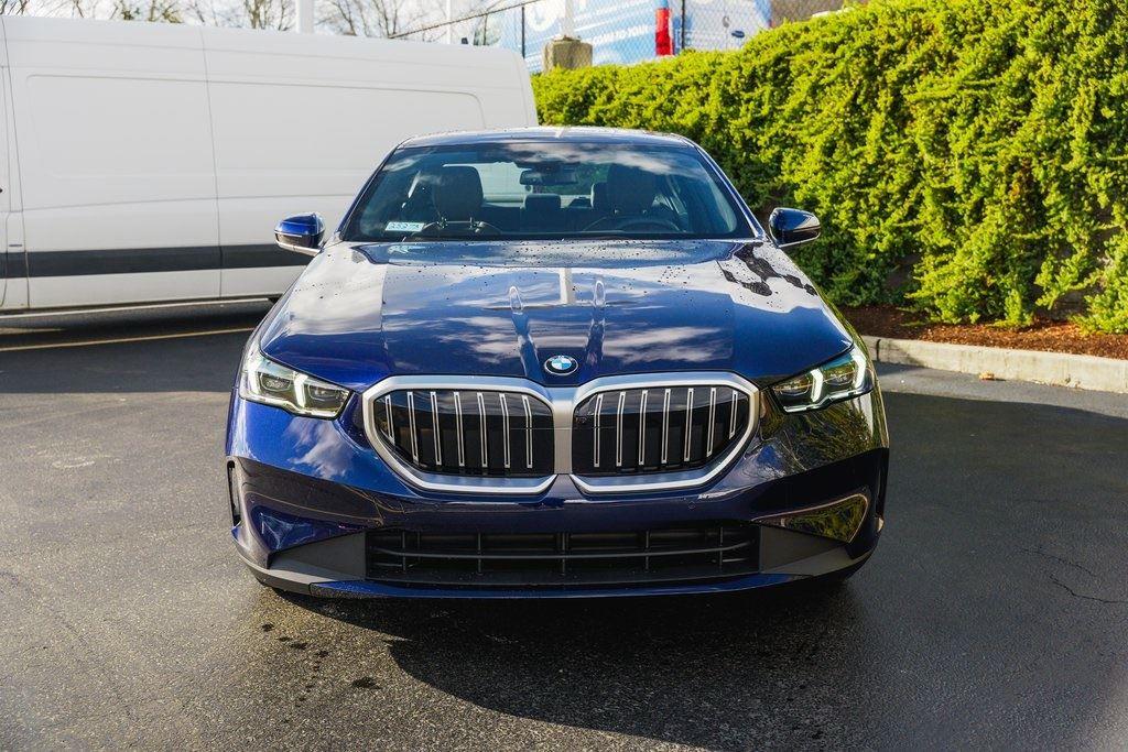 New 2025 Tanzanite Blue II Metallic BMW 530i xDrive image 3