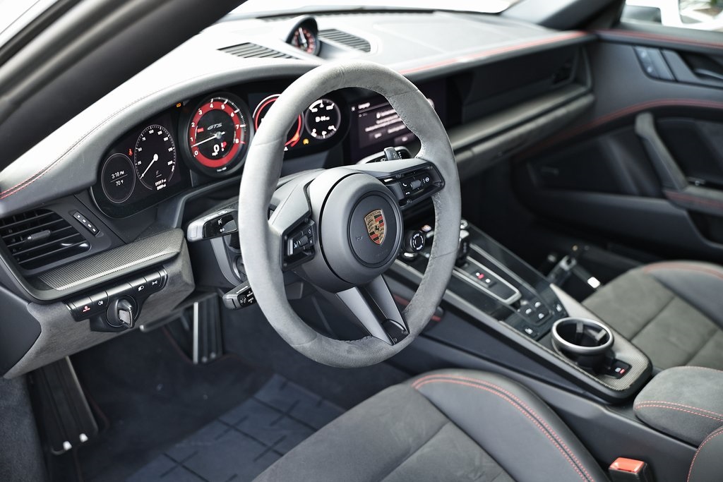 2023 Porsche 911 GTS photo 4