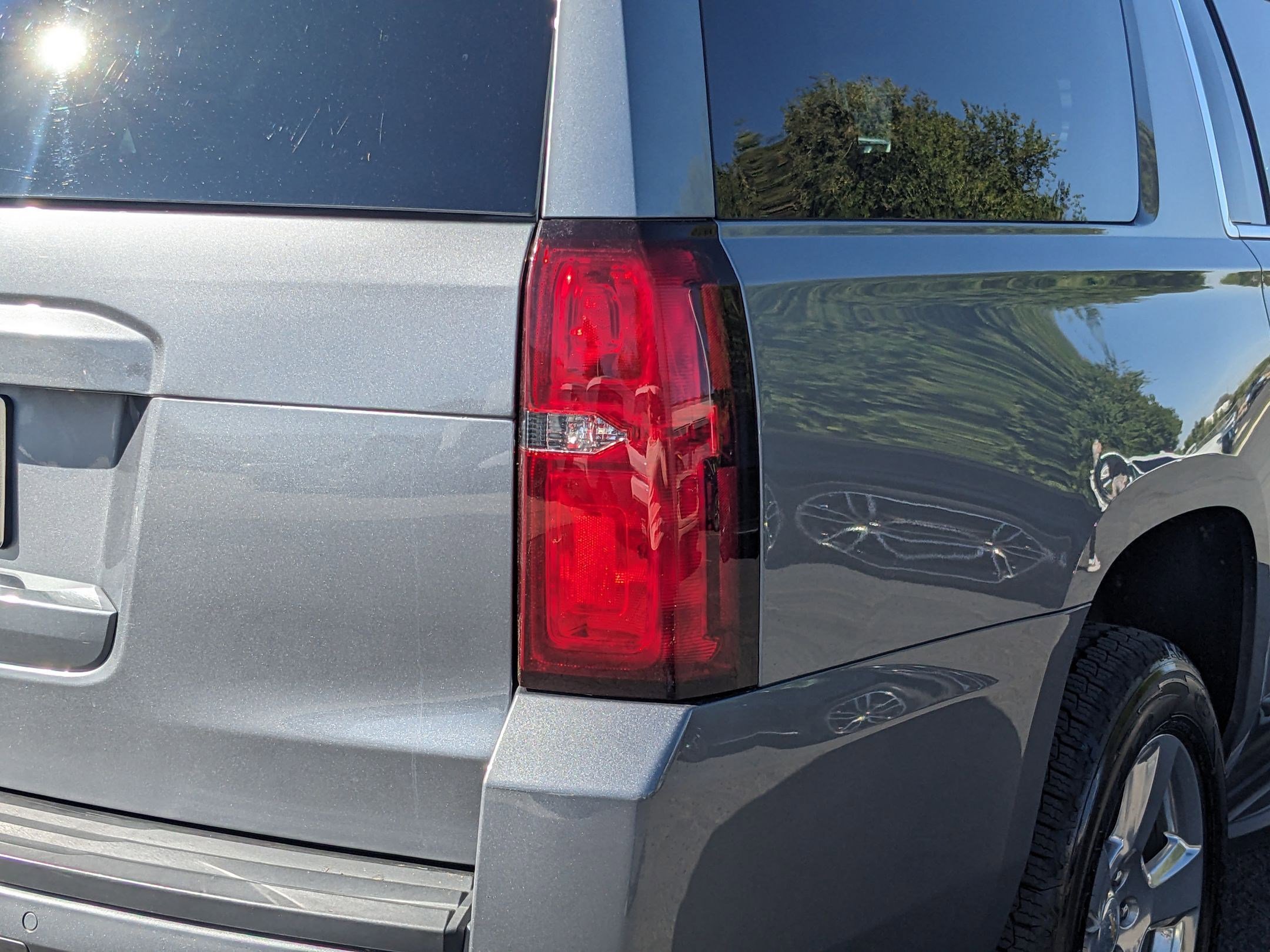 2018 Chevrolet Suburban LS photo 11