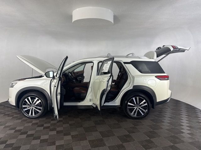 2024 Nissan Pathfinder Platinum photo 14