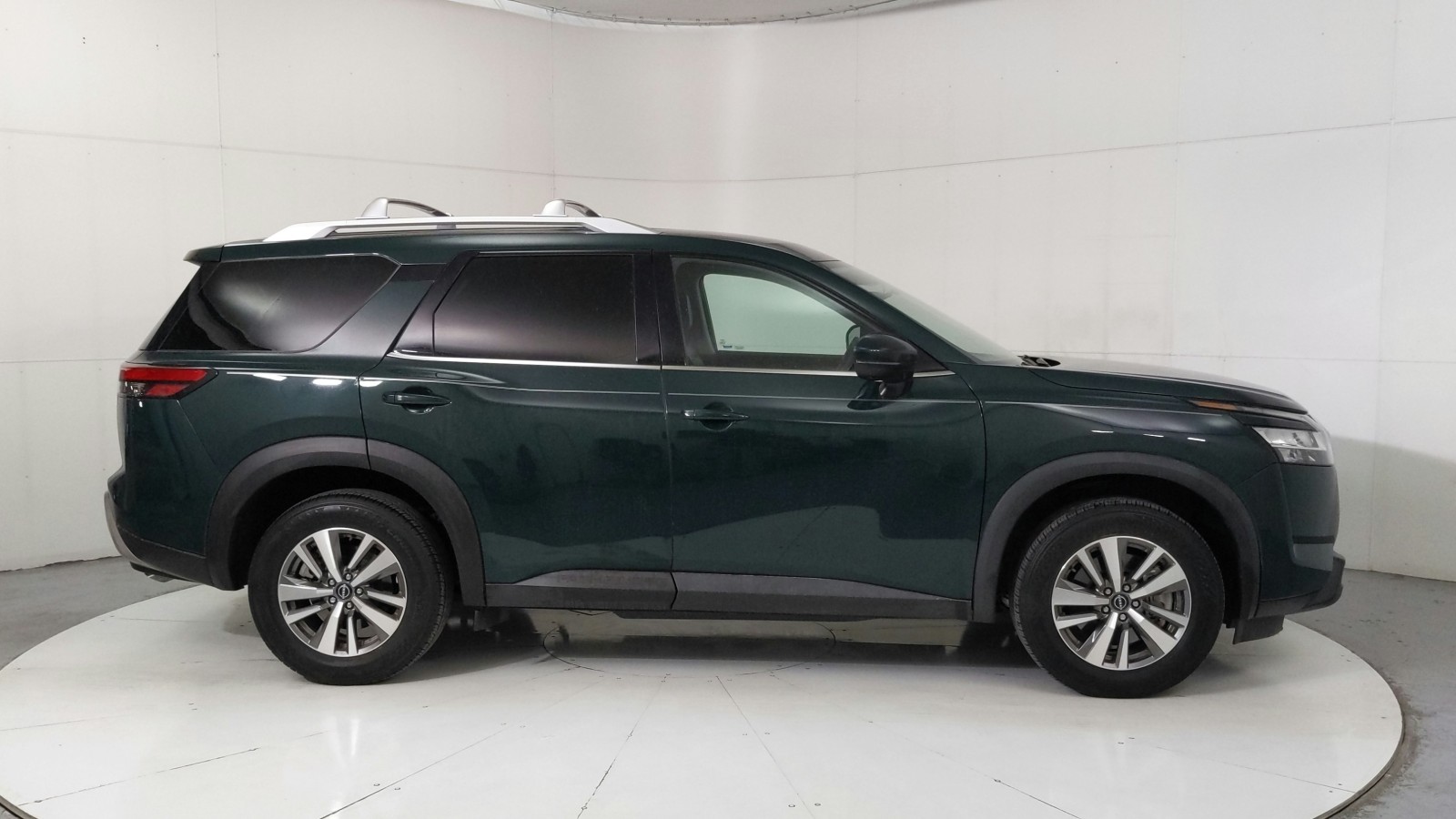 Used 2023 Obsidian Green Pearl Nissan SL image 6