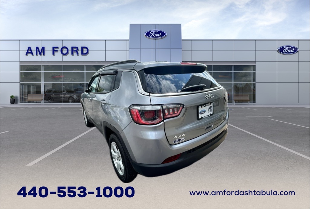 2018 Jeep Compass Latitude photo 2