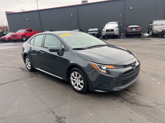 2024 Toyota Corolla LE's photo