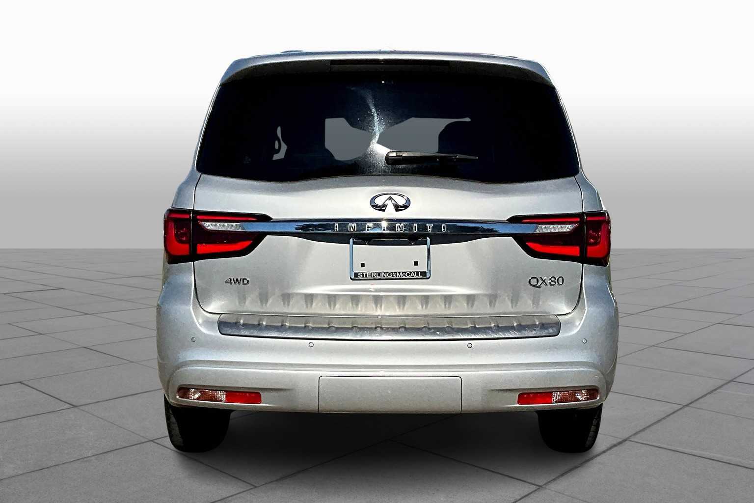 2022 Infiniti QX80 Luxe photo 4