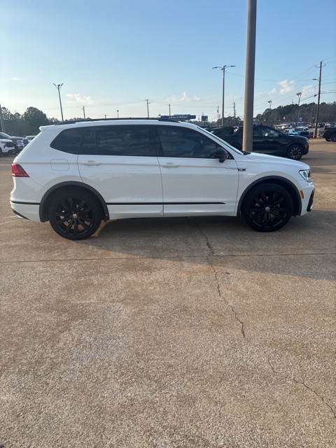2021 Volkswagen Tiguan SE R-LINE BLACK's photo