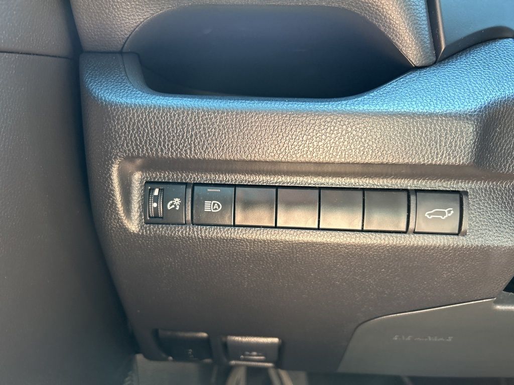 2023 Toyota RAV4 XLE Premium photo 24
