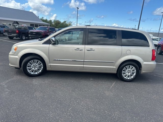 2014 Chrysler Town & Country Limited photo 4
