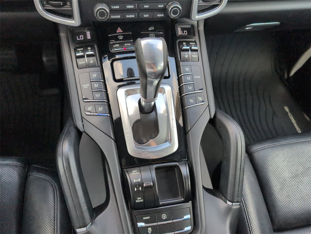 2017 Porsche Cayenne Platinum Edition photo 27
