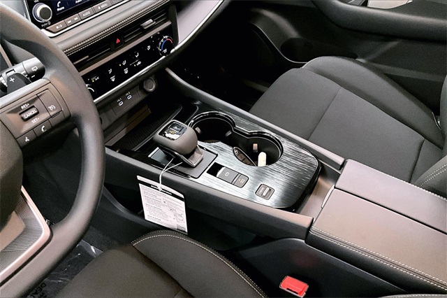 2025 Nissan Rogue S photo 8