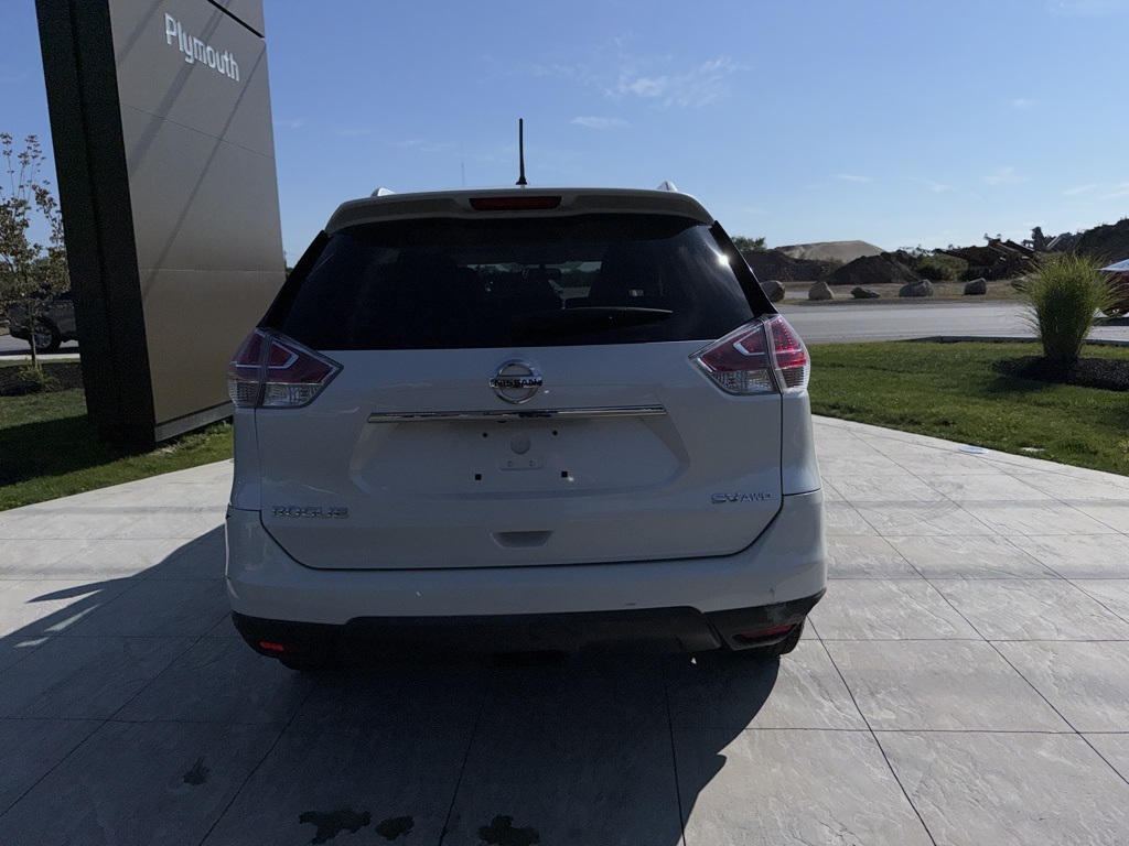 2016 Nissan Rogue SV photo 3