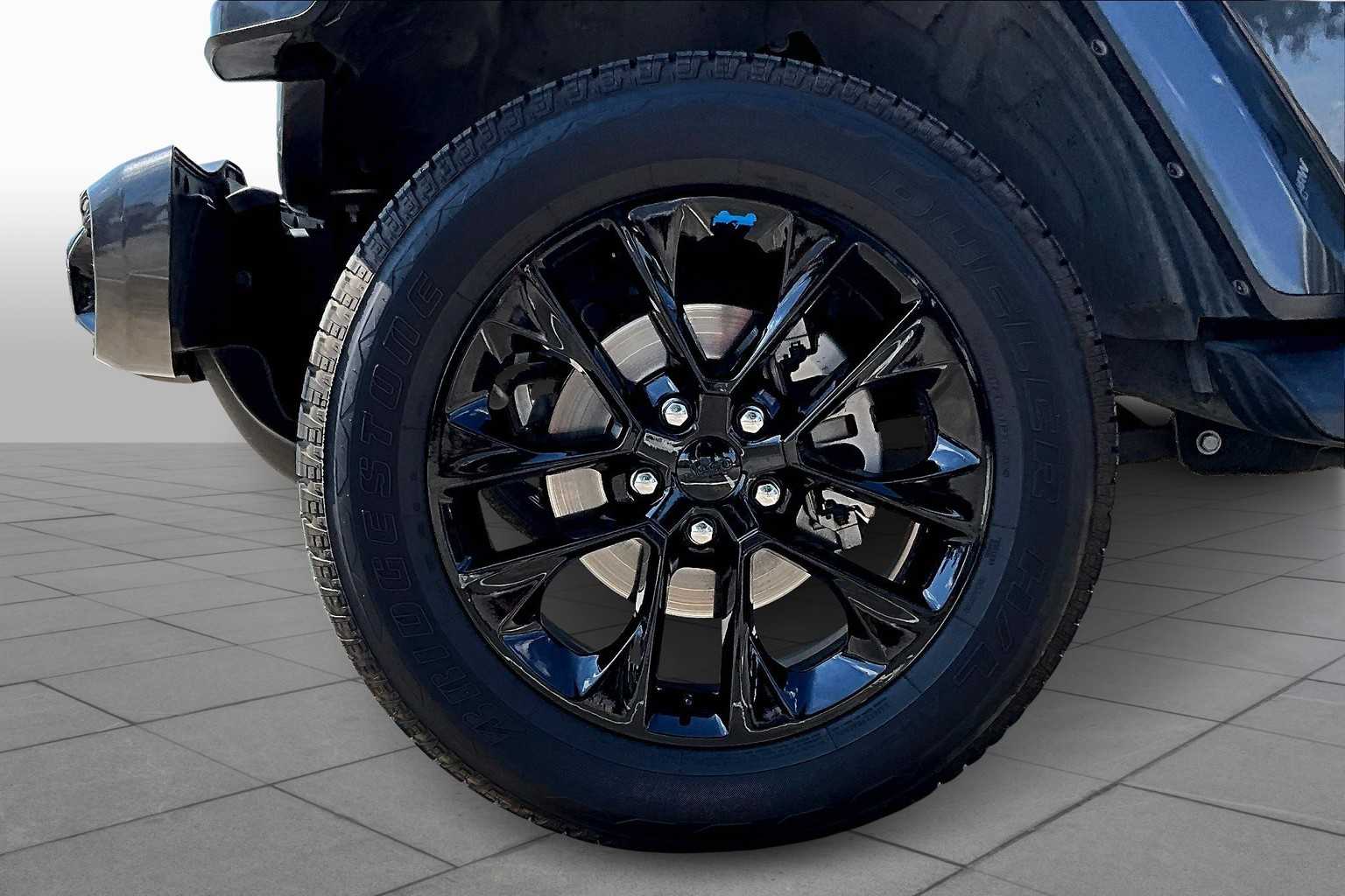 2020 Jeep Wrangler Unlimited Sahara High Altitude photo 8