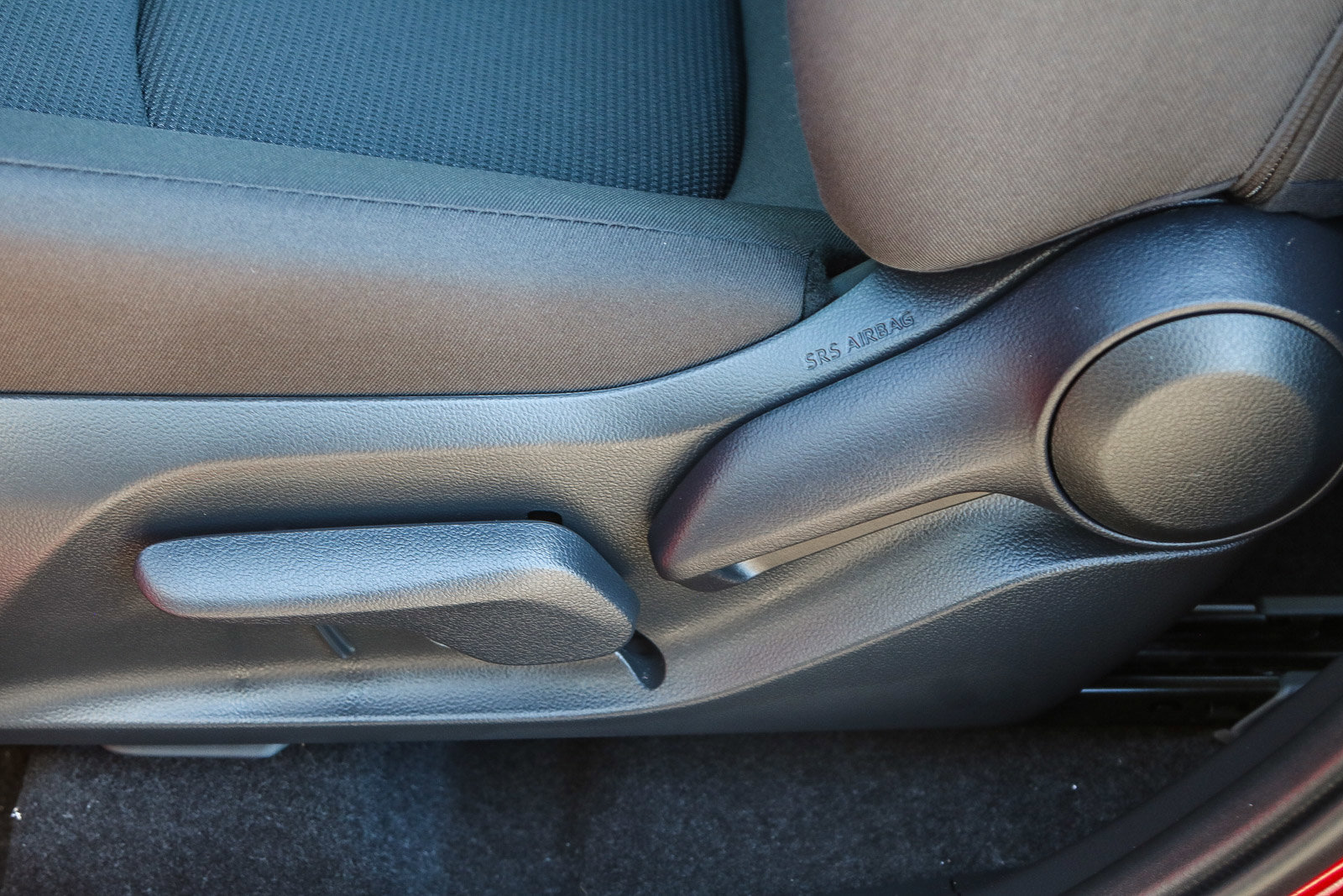 2025 Toyota RAV4 Hybrid LE photo 18