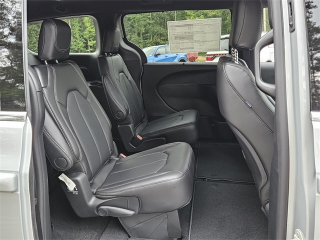 2026 Chrysler Pacifica photo 14
