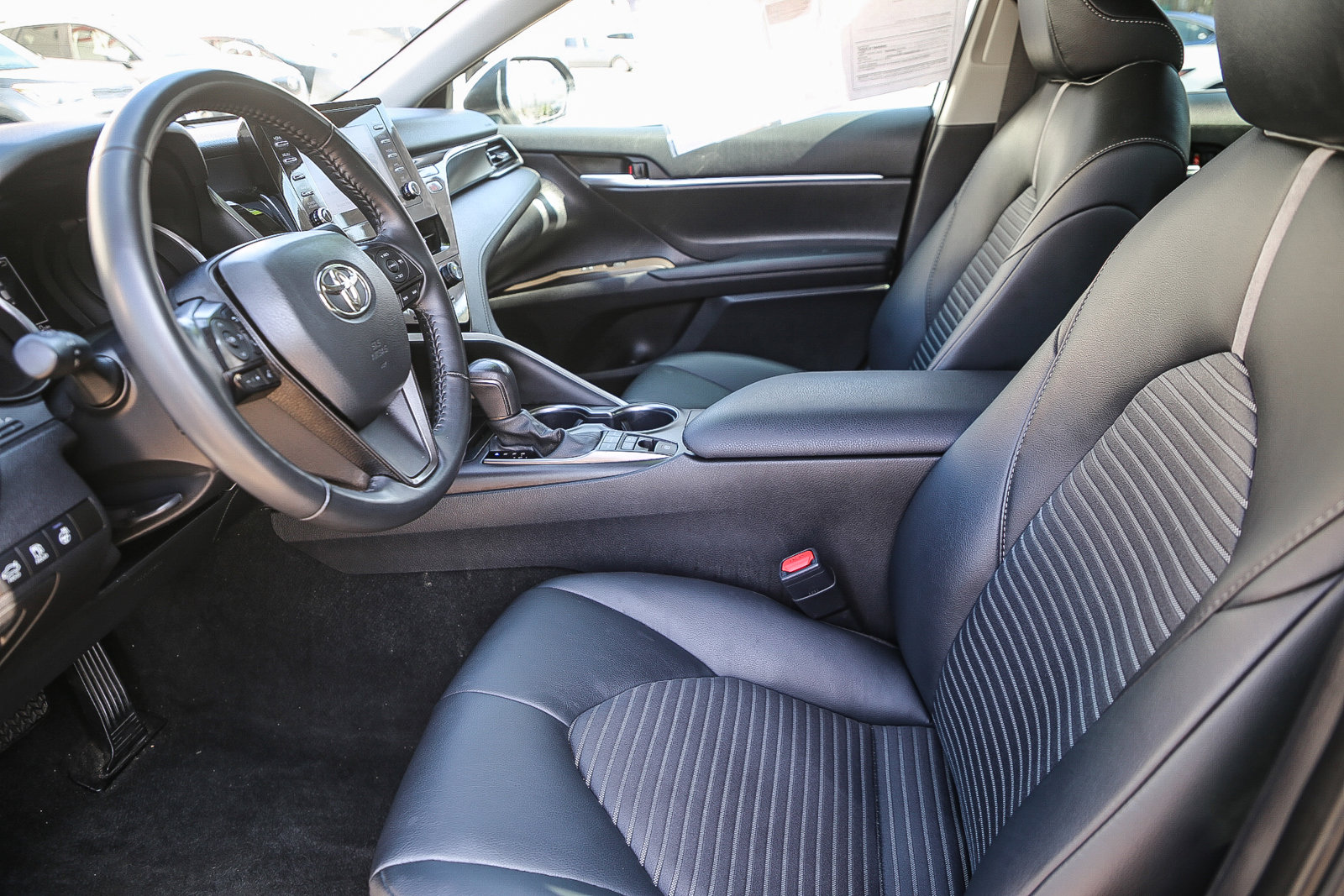 2024 Toyota Camry Hybrid SE photo 16