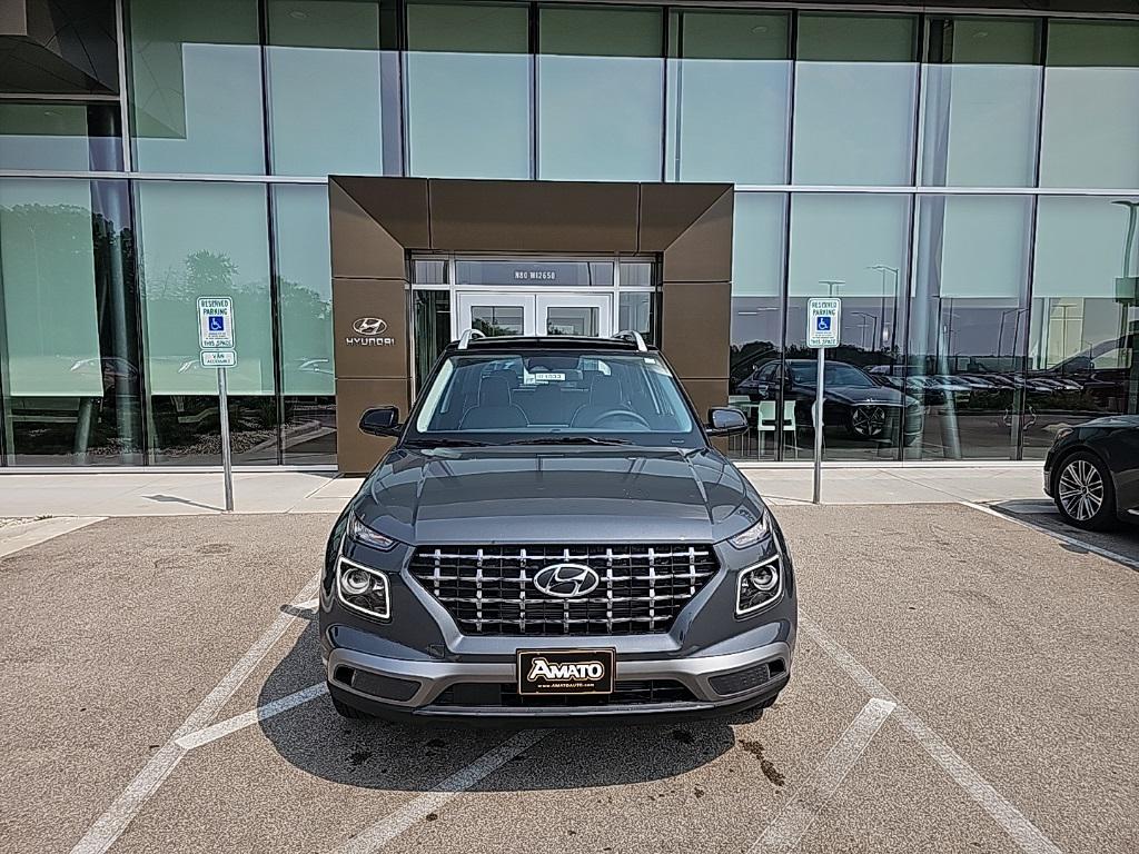 2025 Hyundai Venue Limited photo 8