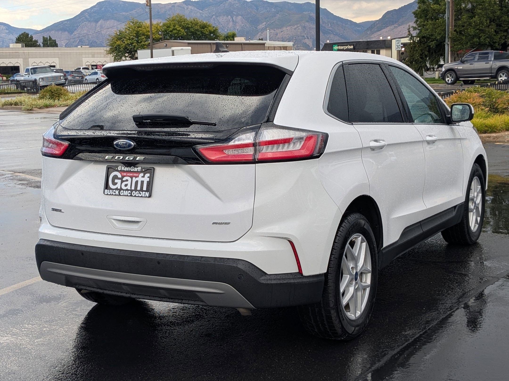 2021 Ford Edge SEL photo 3