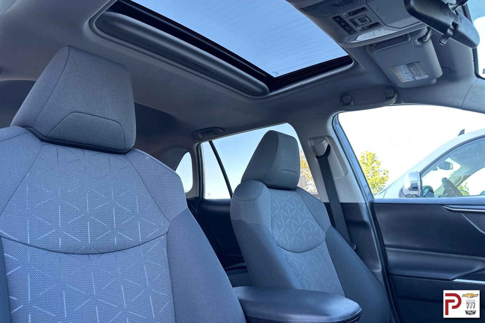 2020 Toyota RAV4 Hybrid XLE photo 18