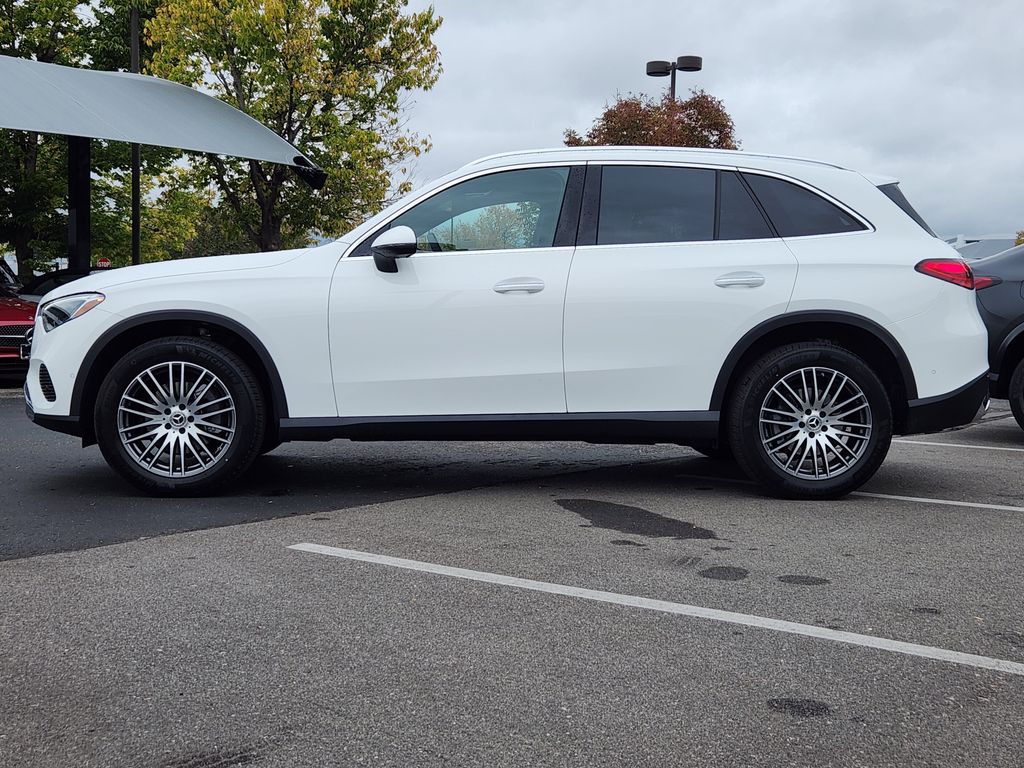 2025 Mercedes Benz GLC 300 4MATIC photo 4