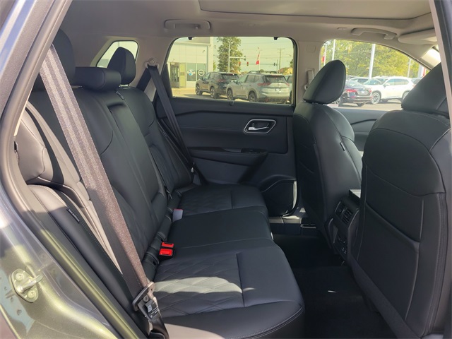 2026 Nissan Rogue Platinum photo 14