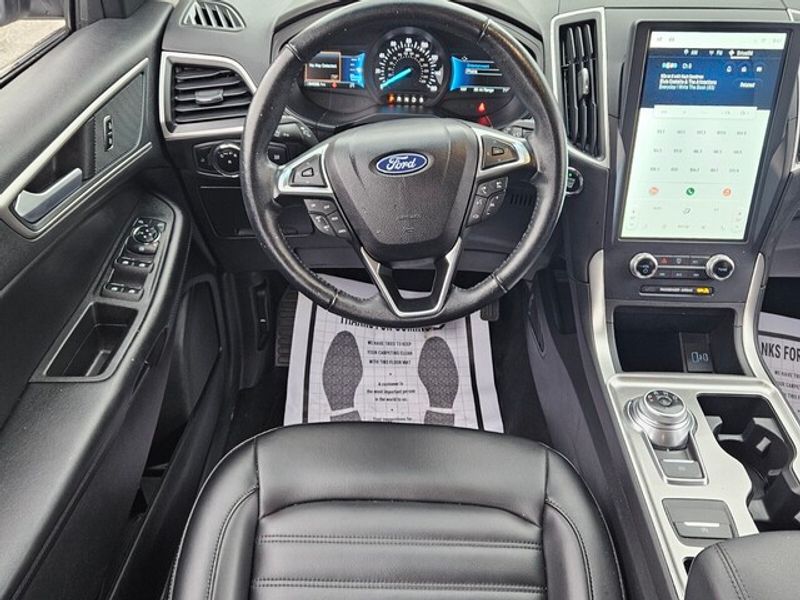 2023 Ford Edge SEL photo 7