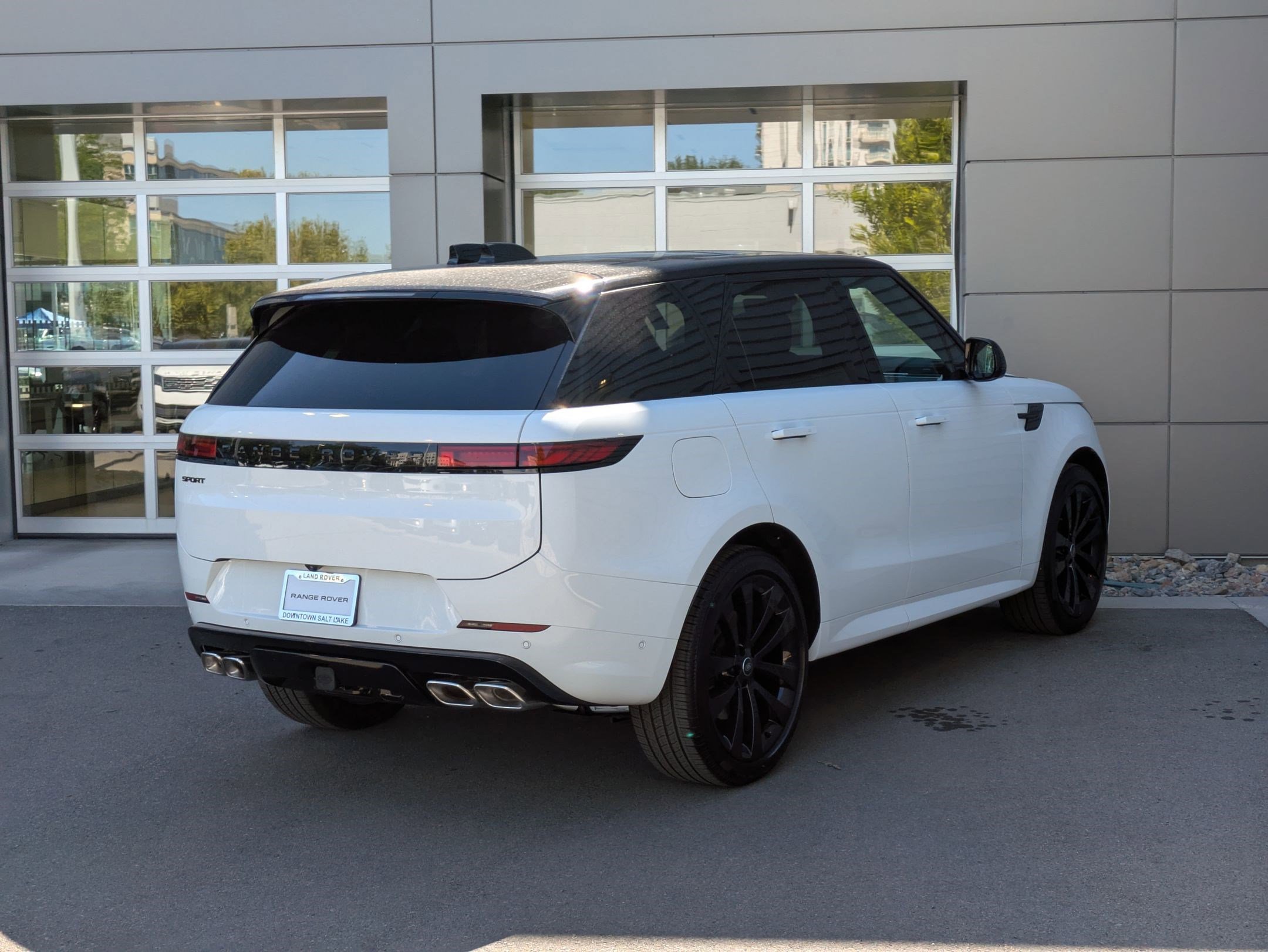 2025 Land Rover Range Rover Sport SE photo 3