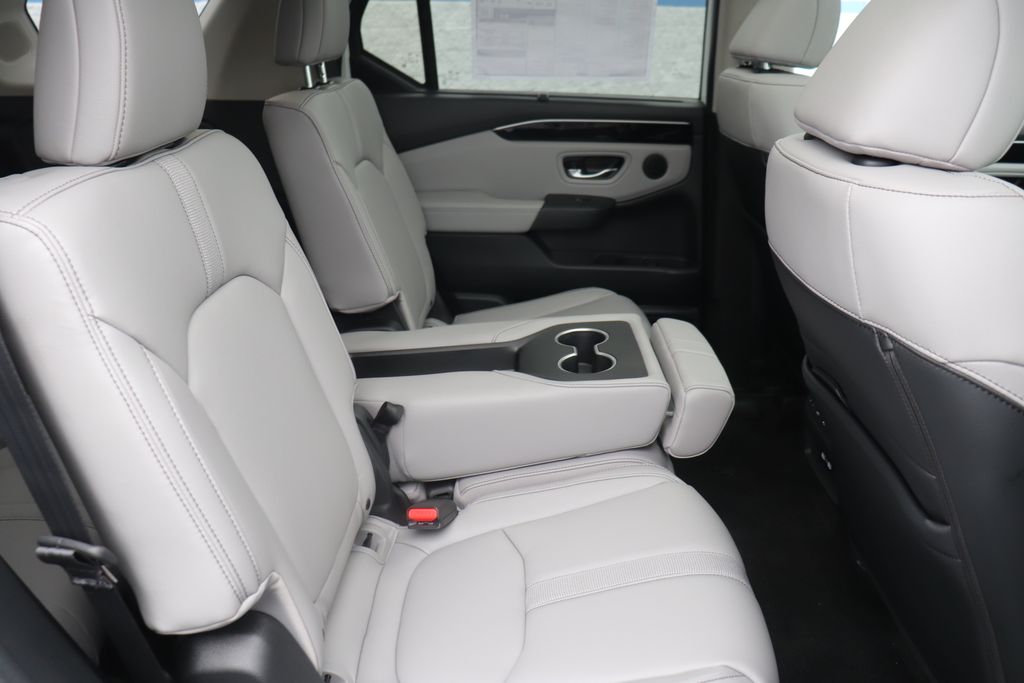 2025 Honda Pilot Touring photo 14