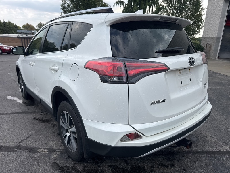 2016 Toyota RAV4 XLE photo 3