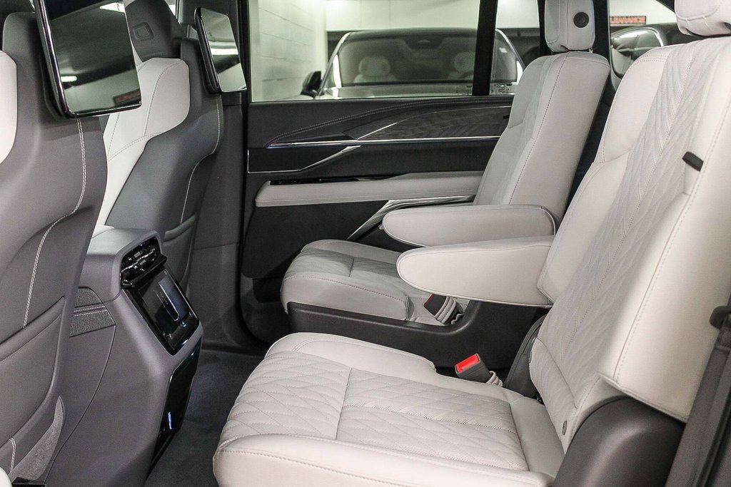 2026 Cadillac Escalade IQ Luxury photo 17