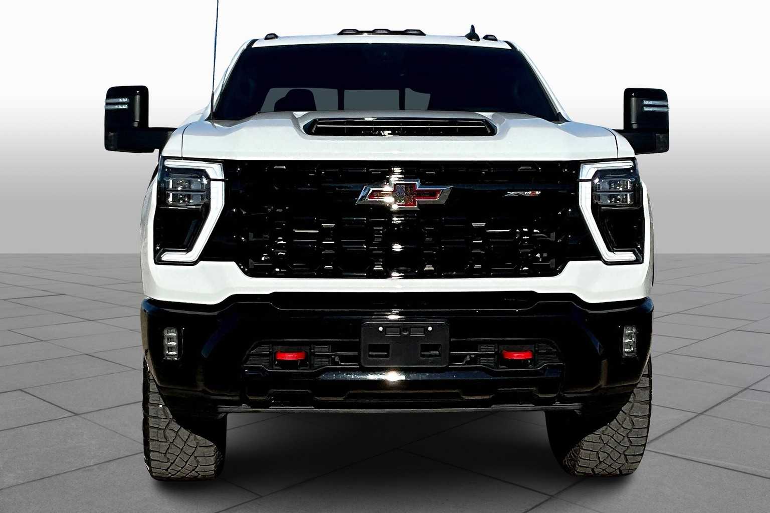 2024 Chevrolet Silverado 2500HD ZR2 photo 3