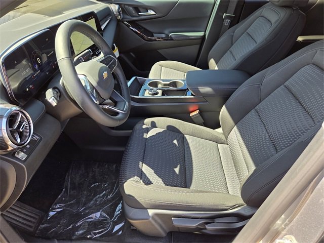 2026 Chevrolet Equinox LT photo 2